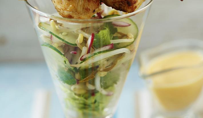 satay-de-frango-com-saladinha-oriental-receitas-nestle
