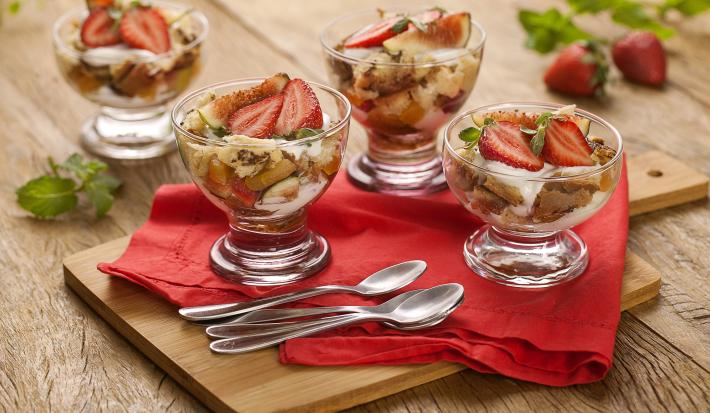 Taça-de-Panettone-Zero-Adição-de-Açúcares-Iogurte-e-Frutas-receitas-nestlé