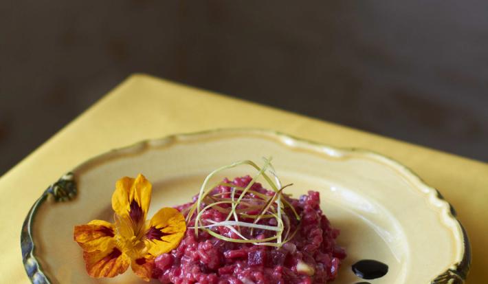 risoto-beterraba-caramelo-balsamico-crispie-alho-poro-flores-cosmetiveis-receitas-nestle