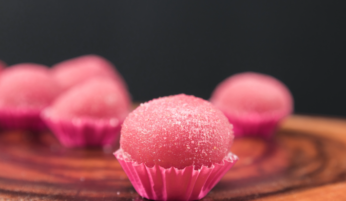 brigadeiro de morango enrolado na forminha