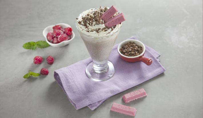 Milkshake-com-KitKat-Raspberry-Receitas-Nestlé