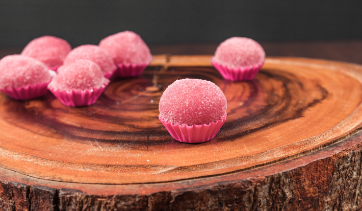 brigadeiro de morango enrolado na forminha