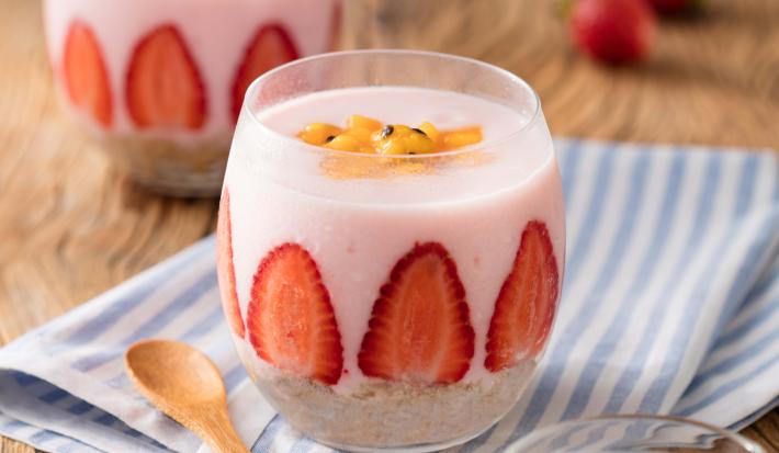parfait-manga-maracuja-iogurte-morango-crumble-aveia-nozes-receitas-nestle