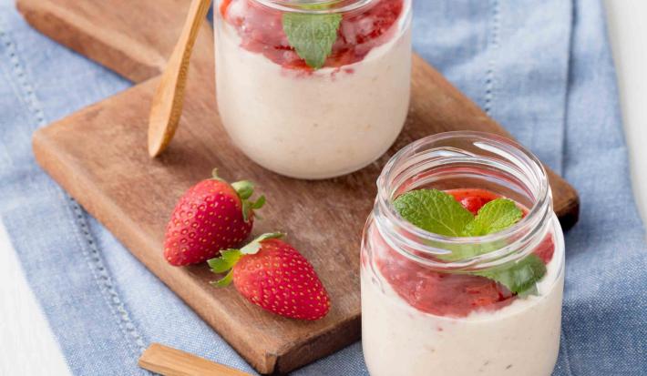 iogurte-vitamina-frutas-aveia-geleia-morango-copinho-receitas-nestle