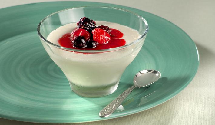 FLAN-COM-CALDA-DE-FRUTAS-VERMELHAS-receitas-nestle
