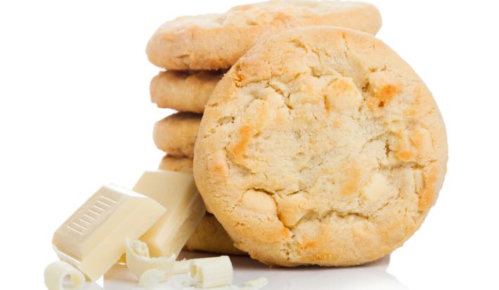 Receita de Cookies de Leite Ninho, fáceis e deliciosos, feitos com manteiga, açúcar mascavo, Leite em Pó NINHO Forti+ Integral e Chocolate Branco GALAK