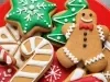 Biscoitos de Natal em formato de boneco, estrela, árvore e bengala decorados com glacê colorido.