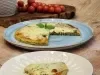Fotografia em tons de marrom com um prato azul ao centro. Em cima do prato existe uma pizza com massa de Aveia coberta com queijo muçarela e orégano.