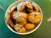 Foto de cima de uma simples receita de Cookie de Chuchu, servidos em um prato fundo