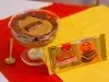 Pavê em taça de vidro com camadas de creme e pedaços de chocolate Serenata do Amor Recheado.