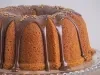 Foto bem aproximada da receita de bolo de cenoura com cobertura de brigadeiro feito com Leite Moça
