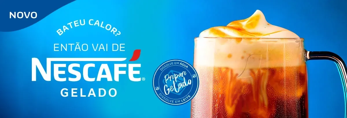 Uma mão segurando uma xícara de Nescafé® Gelado. Copy: Bateu calor? Vai de Nescafé Gelado.