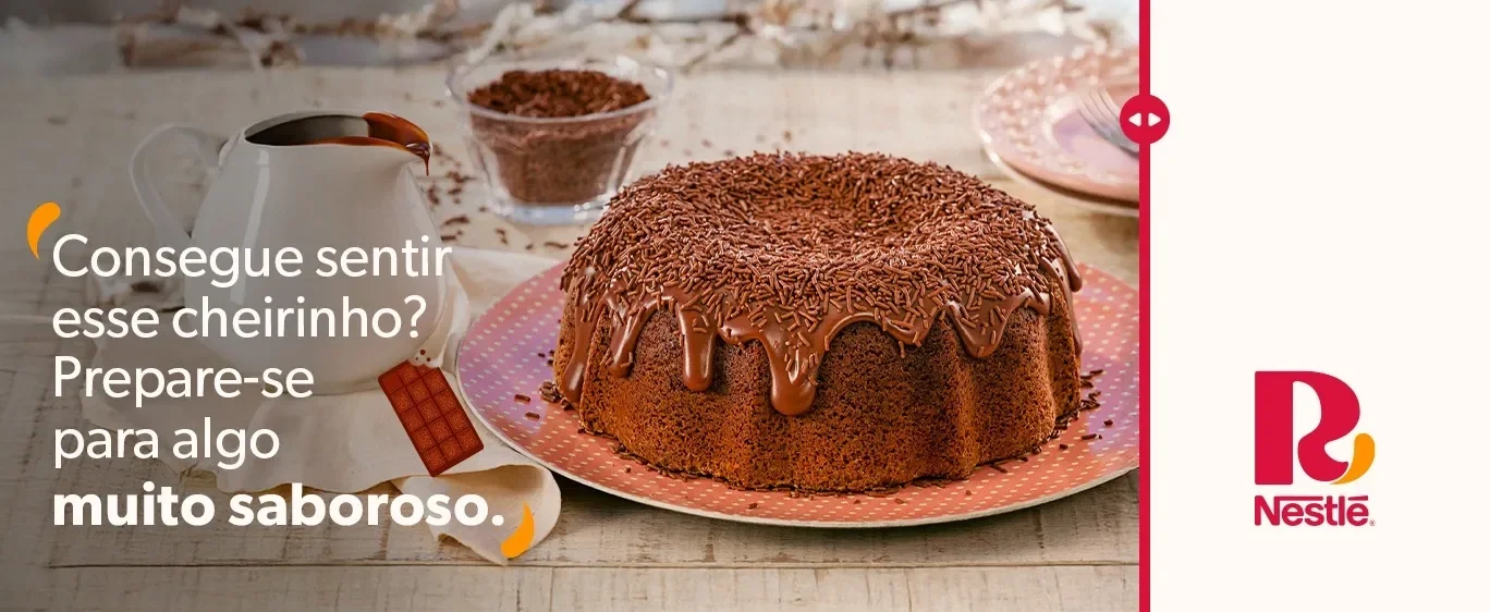 Banner com bolo de chocolate com granulado, ao lado a uma mensagem em texto.