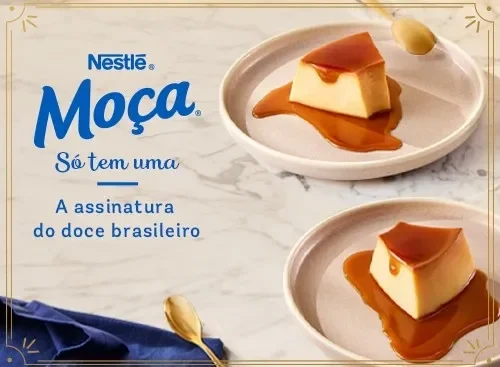 Banner Nestlé Moça com dois pudins com calda de caramelo, texto “Só tem uma, a assinatura do doce brasileiro” e fundo claro e