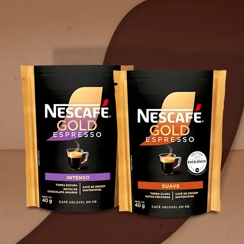 Embalagens de NESCAFÉ Gold Espresso nas versões Intenso e Suave, café solúvel em pó em sachês de 40g sobre fundo neutro.