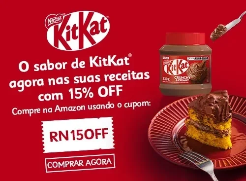 Banner da promoção KitKat Crunchy & Creamy, fatia de bolo e 15% OFF na Amazon com cupom RN15OFF.