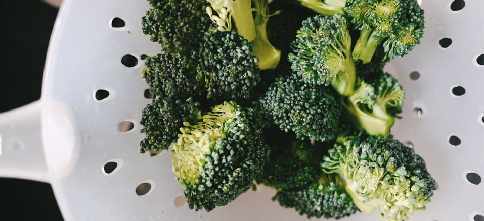 Brócolis: brócolis no escorredor de alimentos