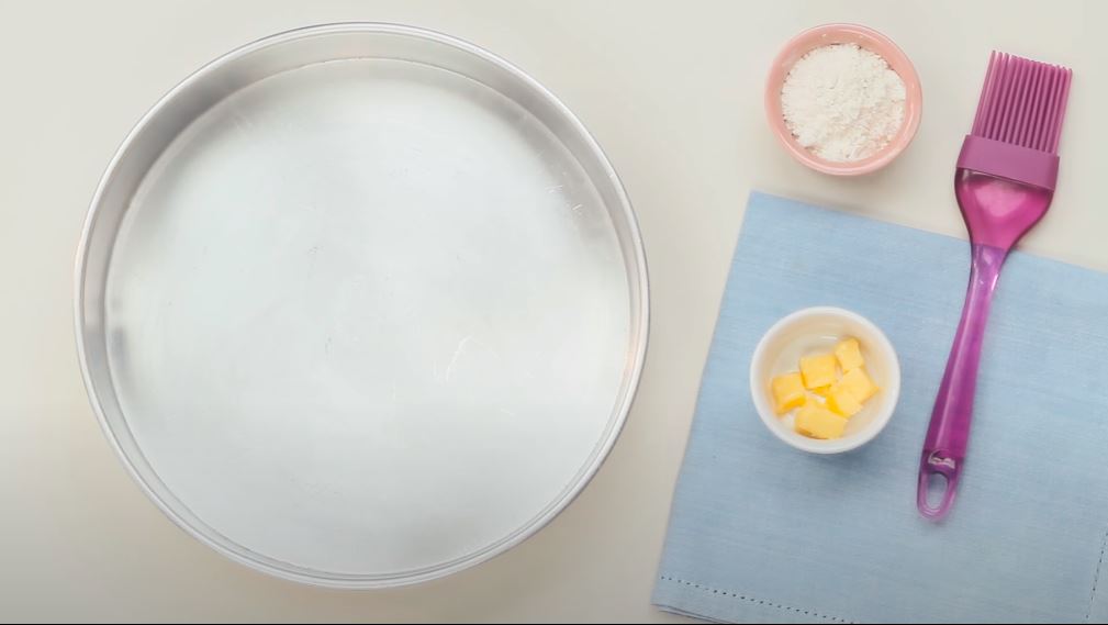 Manual do Bolo Perfeito: Panela, farinha e manteiga